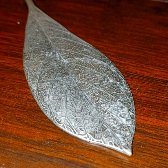 LEAF pendant on chain - Picture 2 of 3